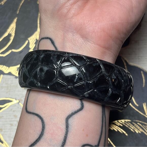 Vintage Rare Black Bakelite Textured Chunky Bangle Bracelet Crackle Effect D3 - Picture 13 of 16